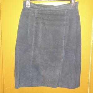 Vintage Global Identity G-III, size 7/8, black leather sexy skirt.